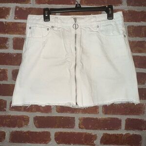We The Free distressed white denim mini skirt size 30‎